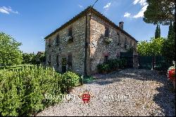 FARMHOUSE WITH POOL FOR SALE ALONG THE RIVER IN TUSCANY, SIENA