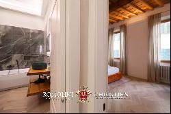 LUXURY APARTMENT WITH THREE BEDROOMS AND TERRACE IN FLORENCE