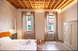 LUXURY APARTMENT WITH THREE BEDROOMS AND TERRACE IN FLORENCE