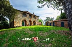 RUSTIC COUNTRY HOUSE WITH POOL FOR SALE IN CETONA, TUSCANY