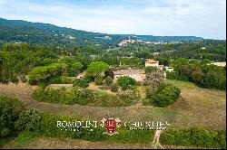 RUSTIC COUNTRY HOUSE WITH POOL FOR SALE IN CETONA, TUSCANY