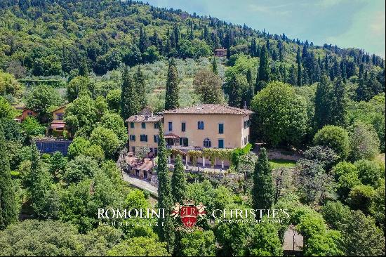 LUXURY VILLA WITH VIEW OVER FLORENCE FOR SALE IN FIESOLE, TUSCANY