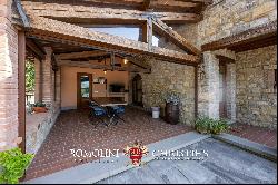 RENOVATED COUNTRY HOUSE WITH POOL FOR SALE IN POPPI, CASENTINO