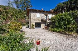 DETACHED VILLAS WITH GARDEN FOR SALE IN CASENTINO, TUSCANY