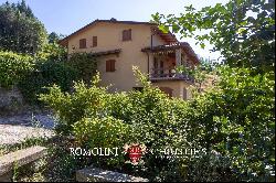 DETACHED VILLAS WITH GARDEN FOR SALE IN CASENTINO, TUSCANY