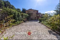 DETACHED VILLAS WITH GARDEN FOR SALE IN CASENTINO, TUSCANY