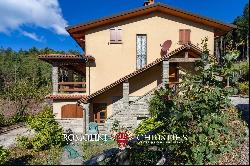 DETACHED VILLAS WITH GARDEN FOR SALE IN CASENTINO, TUSCANY