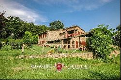 RUSTIC FARMHOUSE WITH SWIMMING POOL AND 58 HA OF WOODS FOR SALE IN TUSCANY