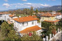 LUXURY VILLA FOR SALE IN PIETRASANTA, VERSILIA