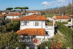 LUXURY VILLA FOR SALE IN PIETRASANTA, VERSILIA