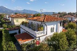 LUXURY VILLA FOR SALE IN PIETRASANTA, VERSILIA