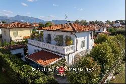 LUXURY VILLA FOR SALE IN PIETRASANTA, VERSILIA