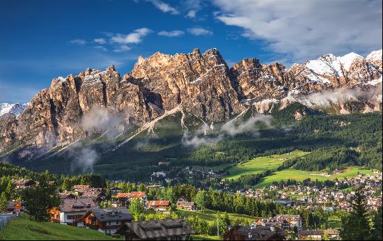 THREE BEDROOM APARTMENT IN CORTINA CITY CENTER