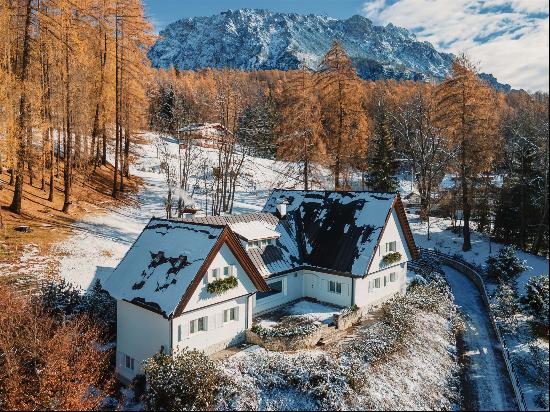 EXCLUSIVE CHALET IN CORTINA D'AMPEZZO, DOLOMITES