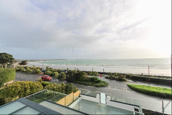 Penthouse Apartment with Stunning Sea Views