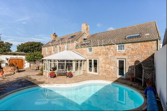 Renovated granite farmhouse with integral unit