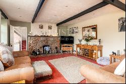 Delightful Detached Country Cottage