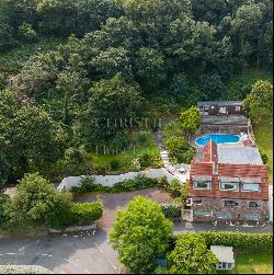 Sea View Property Overlooking Anne Port Bay