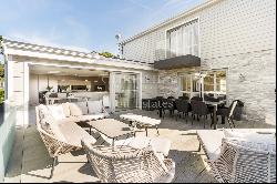 BEAUTIFUL DETACHED HOME WITH SEA VIEWS ACROSS OUAISNE BAY