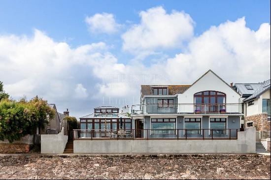 FIVE BEDROOM BEACHFRONT HOME WITH UNINTERRUPTED SEA VIEWS