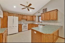 312 N Walnut Creek Dr, Derby KS 67037