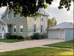 511 Blackhawk Street, Reinbeck IA 50669