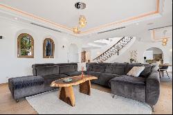 Fully renovated family villa with Andalusian charm in El Paraíso, Estepona 29680