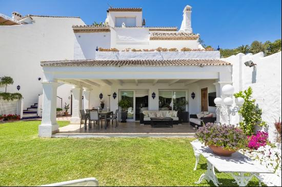 Spacious townhouse next to the Puerto Banús bullring, Marbella 29660