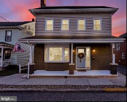 18 E Maple Street, Cleona PA 17042