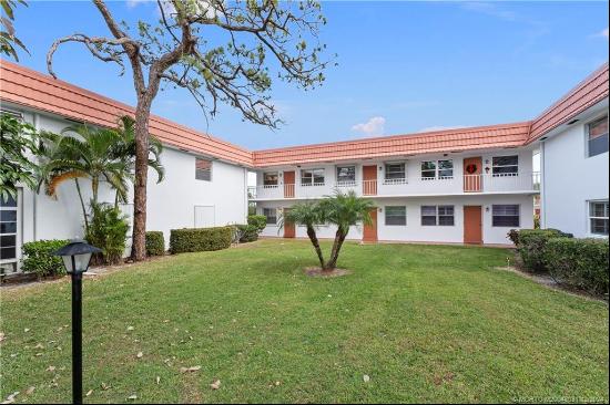 2600 SE Ocean Boulevard Unit HH-10, Stuart FL 34996