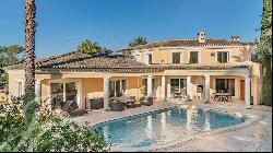 Luxurious villa in a quiet location close to the Mougins School