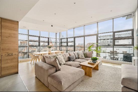 An Exceptional Sixth-Floor Apartment with Panoramic London Views