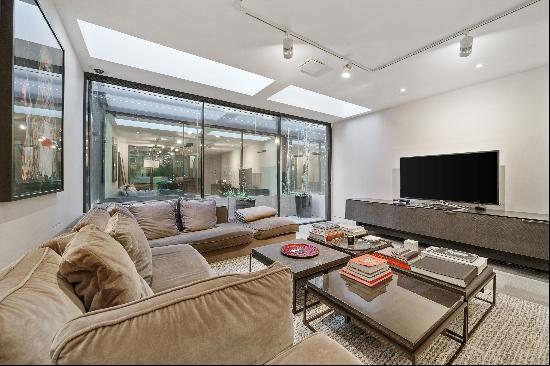 A lovely four bedroom flat in the heart of Chelsea