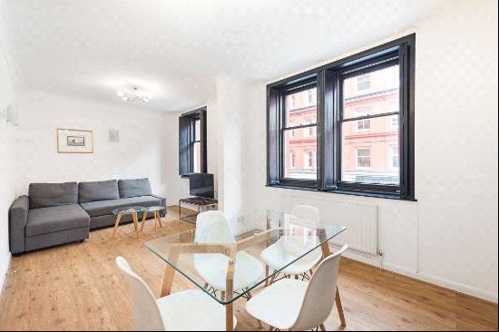 A three bedroom, newly refurbished flat to rent in Marylebone W1