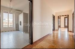 Spacious apartment in Porta Nuova area