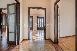 Spacious apartment in Porta Nuova area