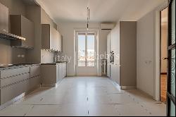 Spacious apartment in Porta Nuova area