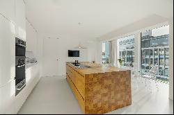 Beautiful triplex with a private roof terrace in Notting Hill Gate