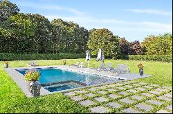 Sagaponack Estate with Gorgeous Backyard