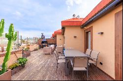 Beautiful penthouse with parking and 50 m2 of terrace in Zona Alta