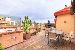 Beautiful penthouse with parking and 50 m2 of terrace in Zona Alta