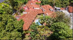 Exclusive Property in the Heart of the San Cristobal Neighborhood