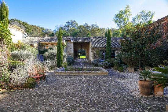 Vente - Propriete Uzes - 4a 240a 000a 