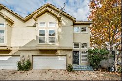 Lovely Low Maintenance 3-Story TreeHouse TownHome Corner Unit Near Highland Park