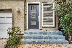 Lovely Low Maintenance 3-Story TreeHouse TownHome Corner Unit Near Highland Park