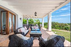 Fantastic villa with sea views and overlooking the golf course.