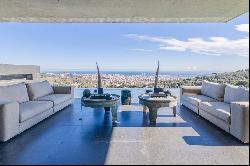 Hollywood" mansion with Barcelona at its feet