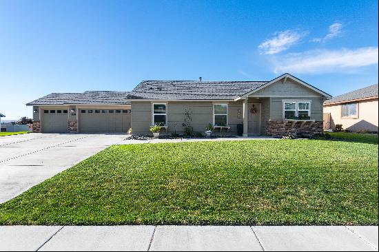 Insulated & Heated 3-Car Garage!