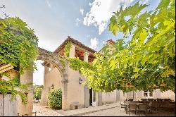 Pont du Gard - Nimes -  Avignon -  Propriete historique restauree