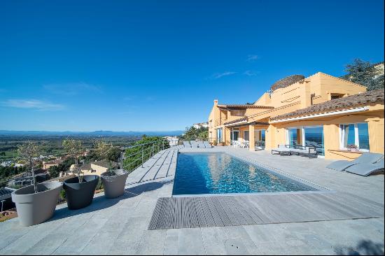 Luxury property with panoramic views, pool and spa - Palau Saverdera